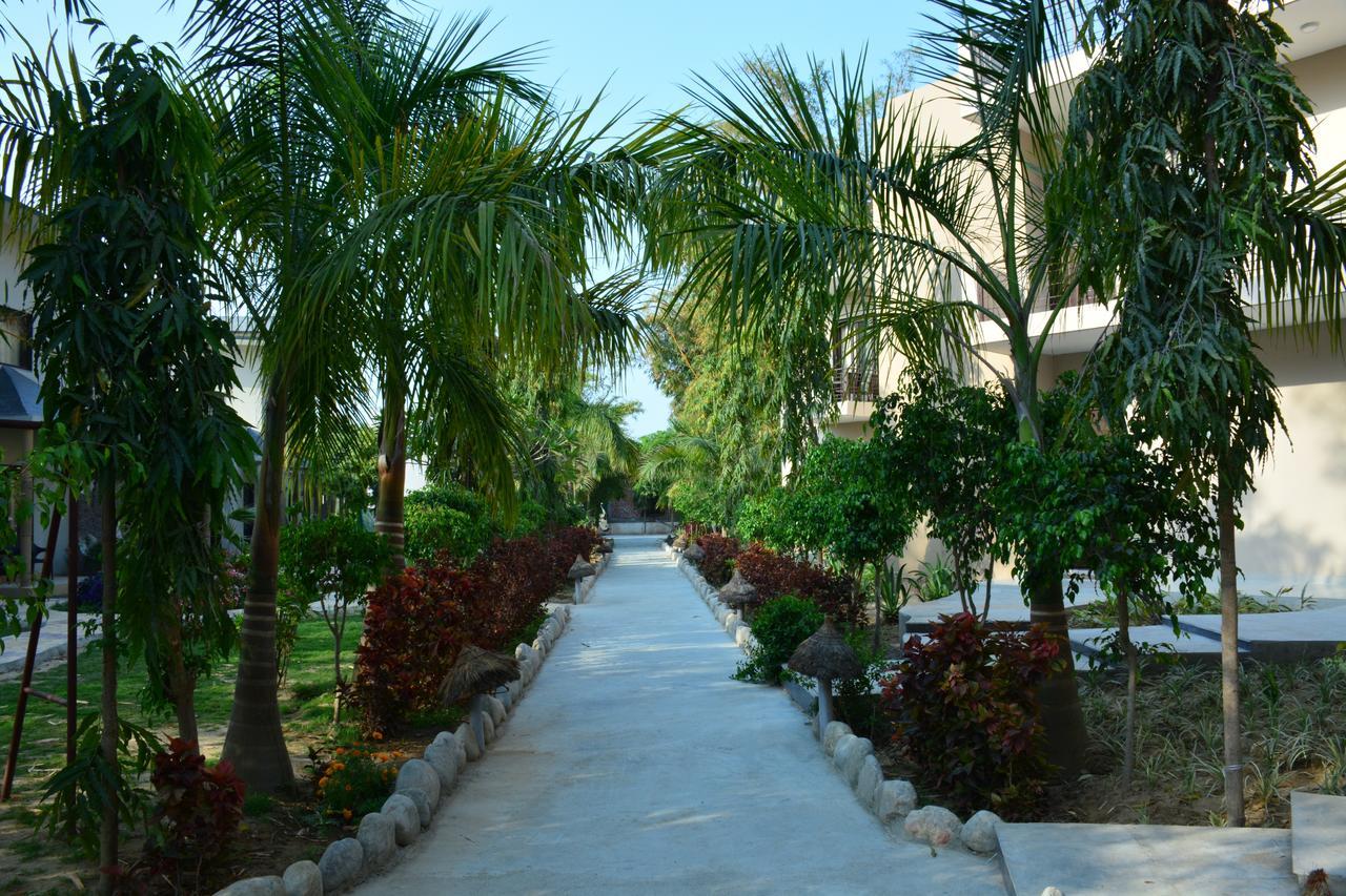 Clarissa Resort Ramnagar  Exterior photo